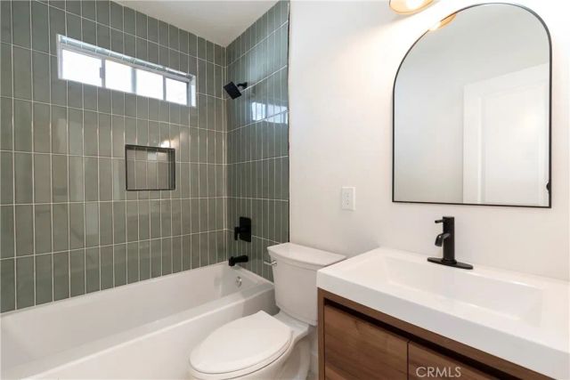 1887 Saint Louis Avenue, Signal Hill, CA 90755