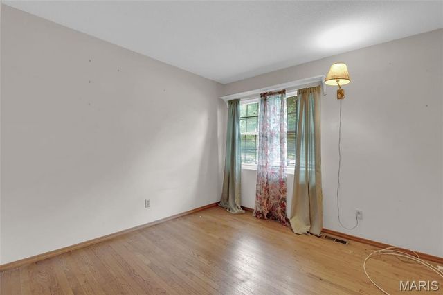 2325 Thunderbird Avenue, Florissant, MO 63033