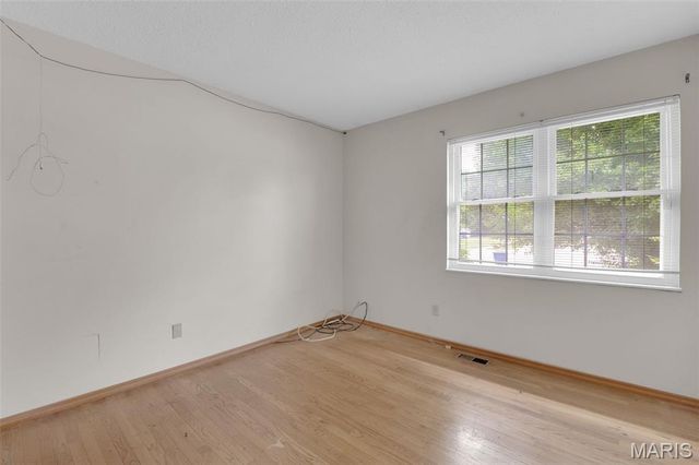 2325 Thunderbird Avenue, Florissant, MO 63033