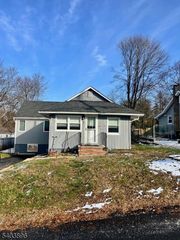 9 Prospect Ave, Mount Olive Twp., NJ 07828
