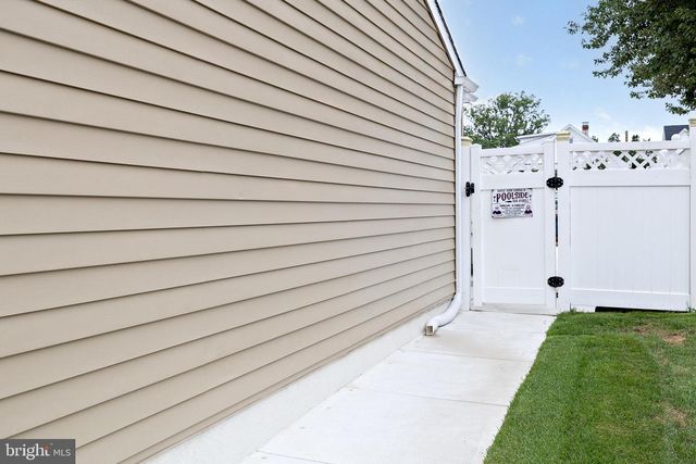 301 ROBERTS AVE, Bellmawr, NJ 08031