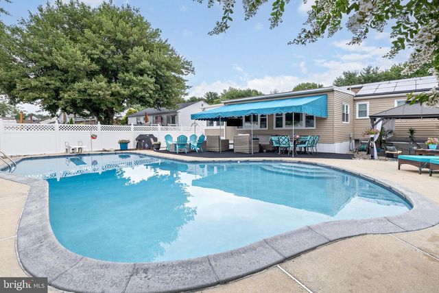 301 ROBERTS AVE, Bellmawr, NJ 08031