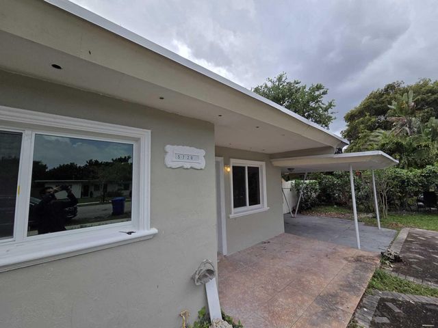 5720 Cleveland Street, Hollywood, FL 33021