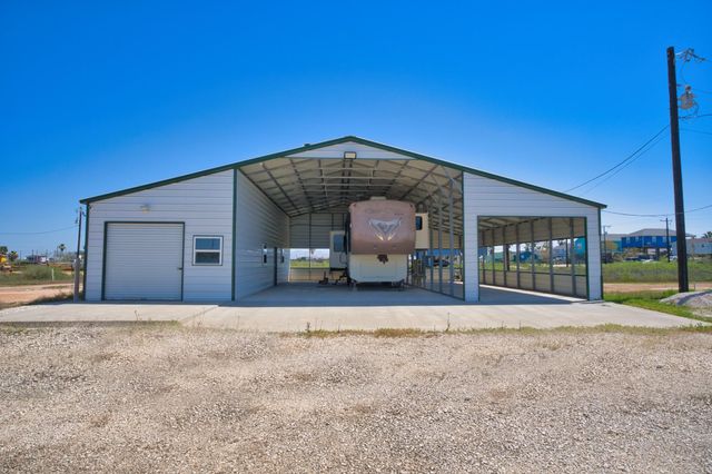 200 County Road 201, Sargent, TX 77414