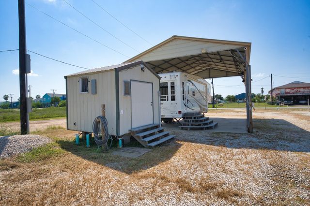 200 County Road 201, Sargent, TX 77414