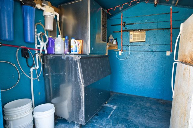 200 County Road 201, Sargent, TX 77414