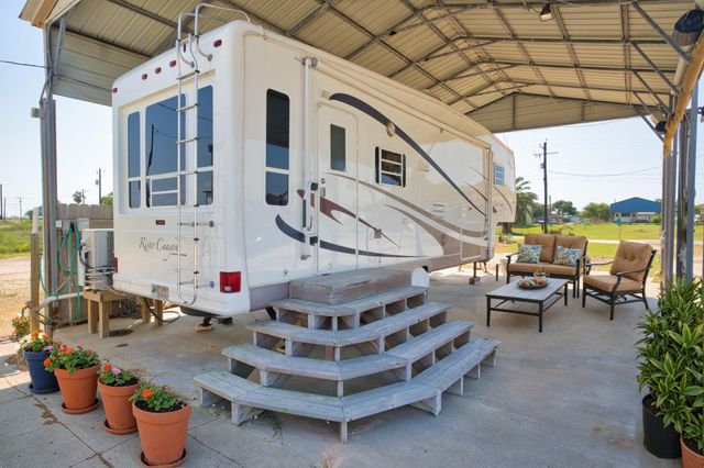 200 County Road 201, Sargent, TX 77414