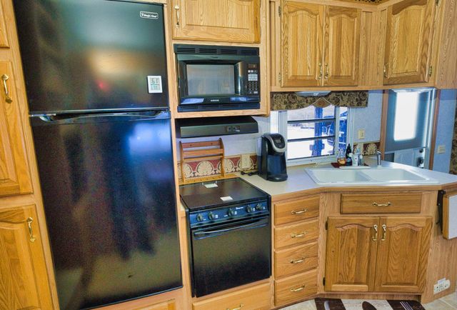 200 County Road 201, Sargent, TX 77414