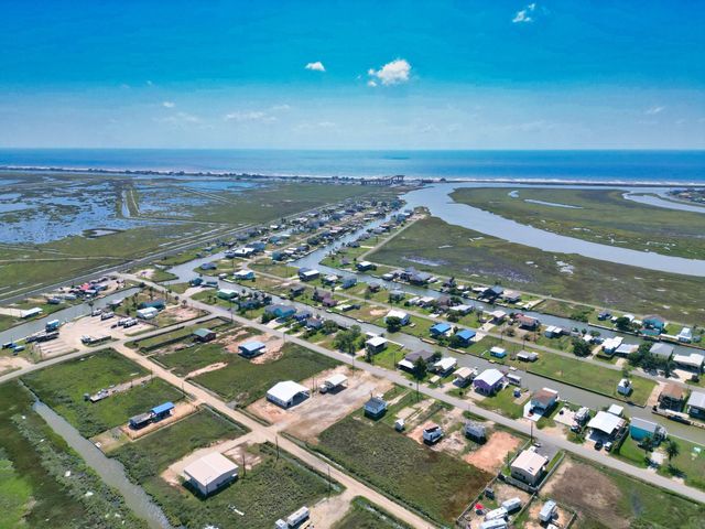 200 County Road 201, Sargent, TX 77414