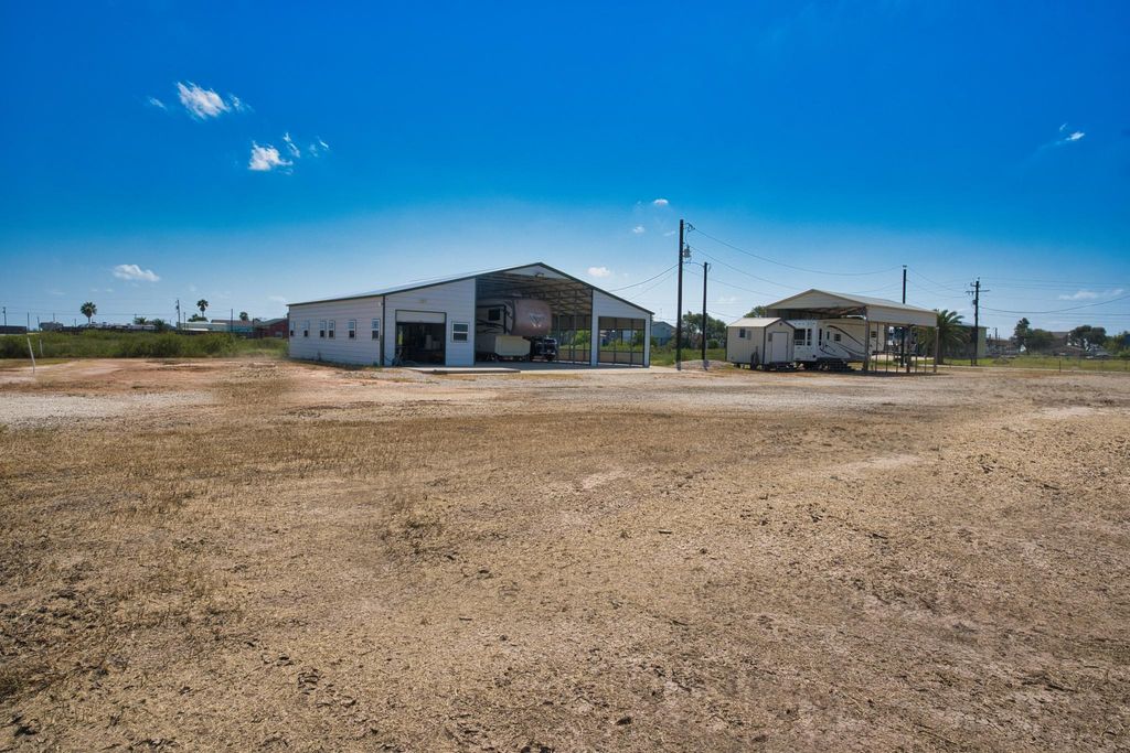 200 County Road 201, Sargent, TX 77414