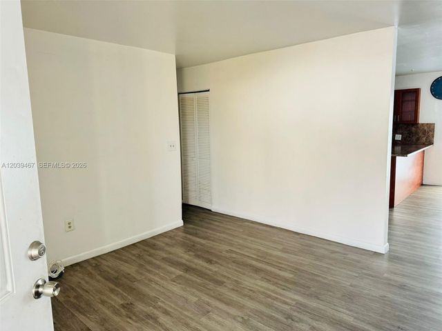 215 NW 35th Avenue up, Miami, FL 33125