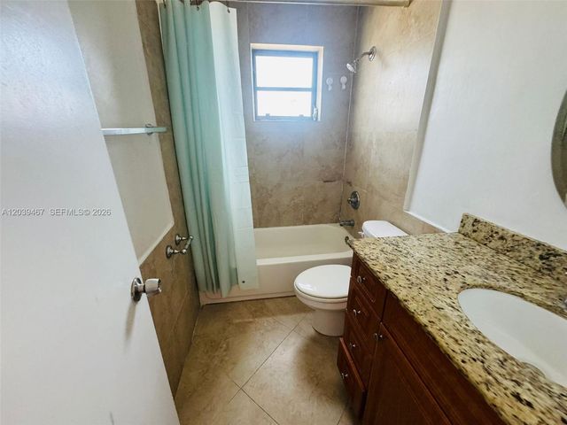 215 NW 35th Avenue up, Miami, FL 33125