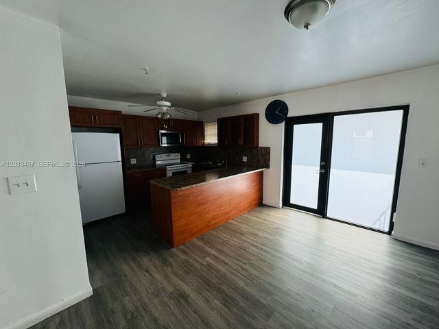 215 NW 35th Avenue up, Miami, FL 33125
