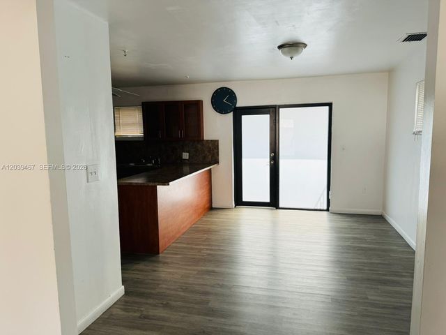 215 NW 35th Avenue up, Miami, FL 33125
