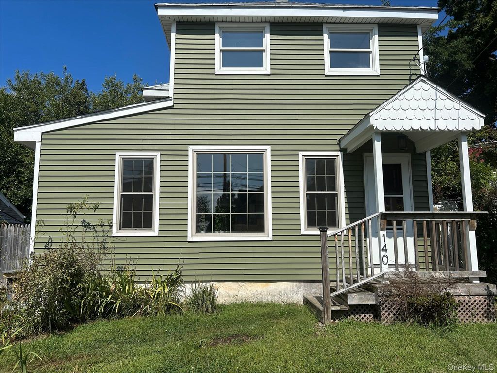 140 E Marie Street, Hicksville, NY 11801