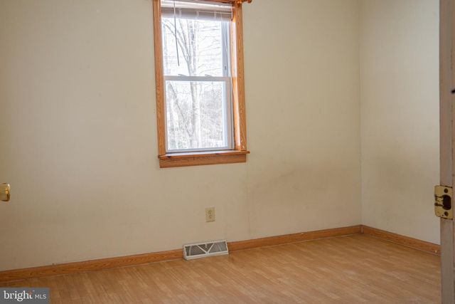 1452 COLES MILL RD, Williamstown, NJ 08094