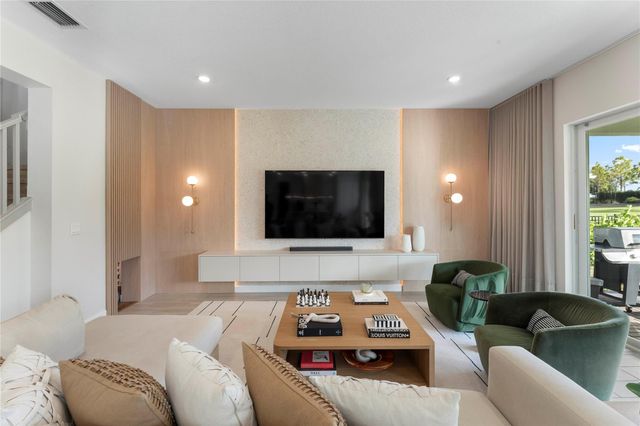 624 Hookline Circle, Loxahatchee, FL 33470