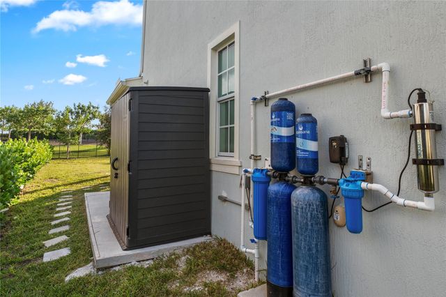 624 Hookline Circle, Loxahatchee, FL 33470