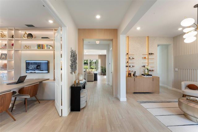 624 Hookline Circle, Loxahatchee, FL 33470