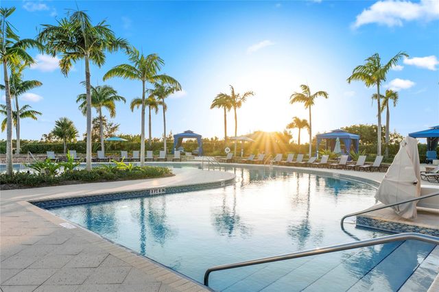 624 Hookline Circle, Loxahatchee, FL 33470