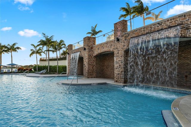 624 Hookline Circle, Loxahatchee, FL 33470