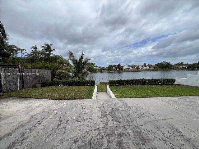 15511 SW 59th St, Miami, FL 33193