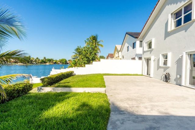 15511 SW 59th St, Miami, FL 33193