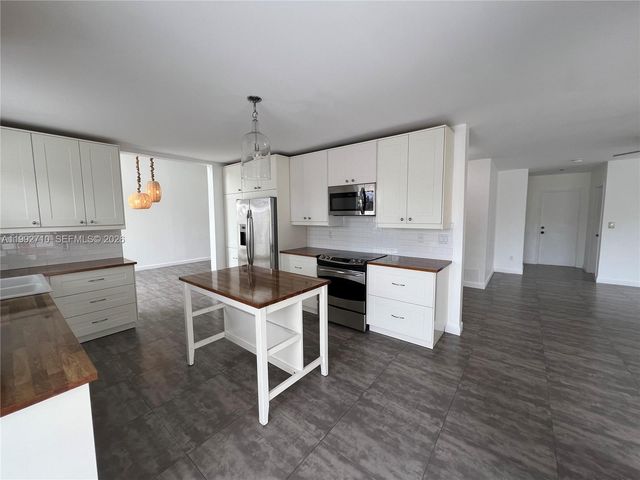 15511 SW 59th St, Miami, FL 33193