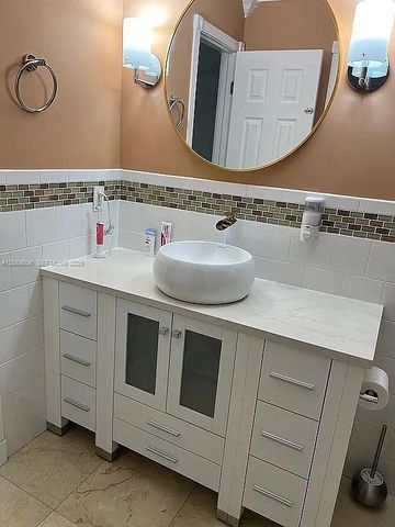 11183 NW 7th Street 204-20, Miami, FL 33172