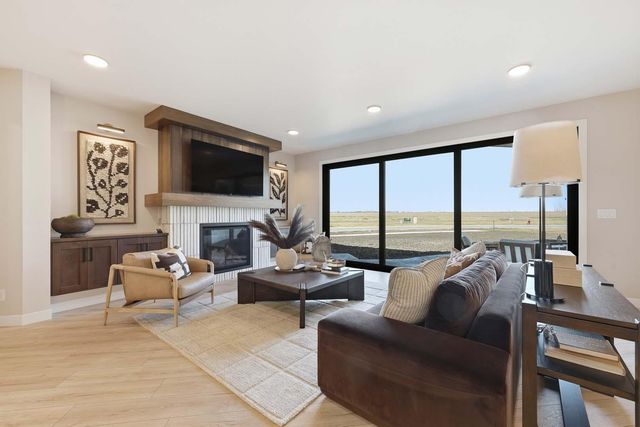 6440 Sun Valley Boulevard, Horace, ND 58047