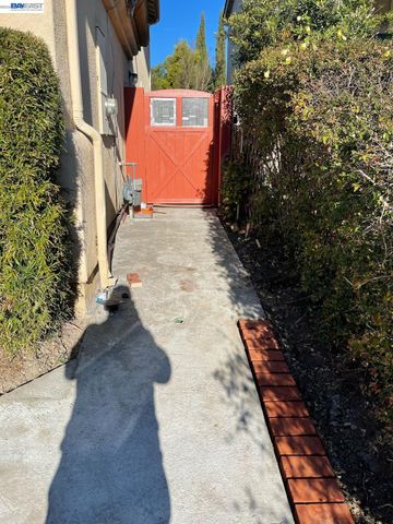1013 Ridgeview Dr, El Sobrante, CA 94803