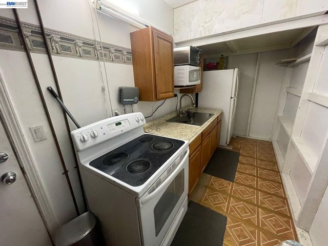 1013 Ridgeview Dr, El Sobrante, CA 94803
