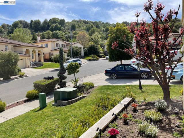 1013 Ridgeview Dr, El Sobrante, CA 94803