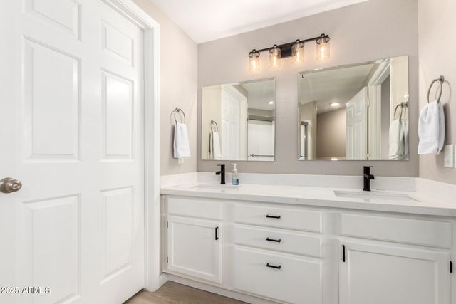 10410 N CAVE CREEK Road 1082, Phoenix, AZ 85020