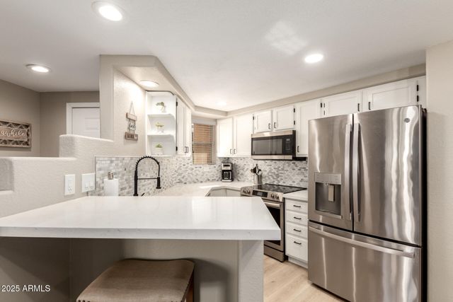 10410 N CAVE CREEK Road 1082, Phoenix, AZ 85020