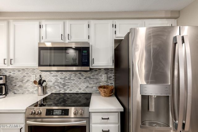 10410 N CAVE CREEK Road 1082, Phoenix, AZ 85020