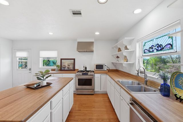 180 Grove Road, Kemah, TX 77565