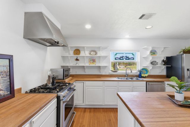 180 Grove Road, Kemah, TX 77565