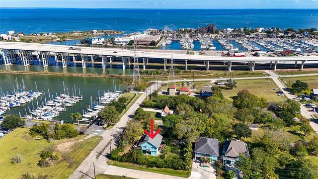 180 Grove Road, Kemah, TX 77565