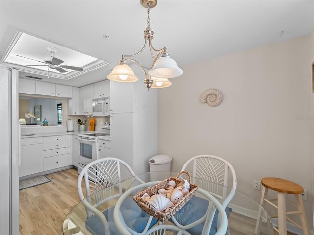 9330 CLUBSIDE CIRCLE 3207, Sarasota, FL 34238