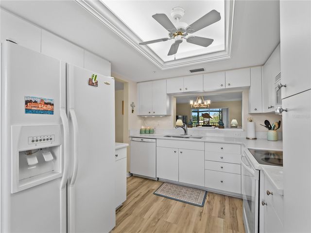 9330 CLUBSIDE CIRCLE 3207, Sarasota, FL 34238