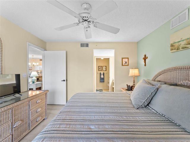 9330 CLUBSIDE CIRCLE 3207, Sarasota, FL 34238