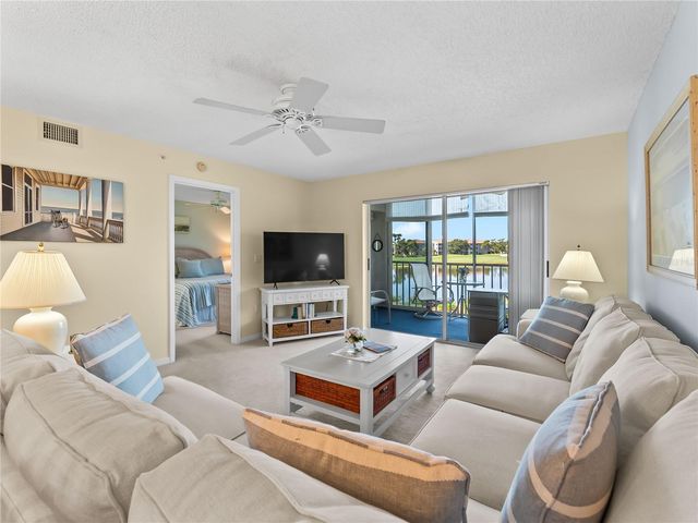 9330 CLUBSIDE CIRCLE 3207, Sarasota, FL 34238