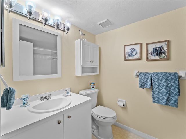 9330 CLUBSIDE CIRCLE 3207, Sarasota, FL 34238