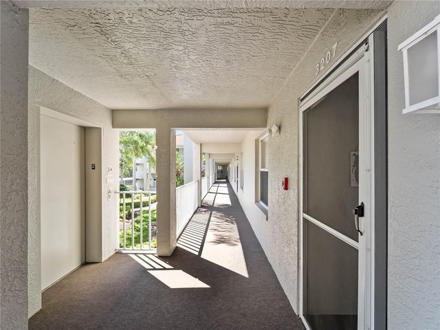9330 CLUBSIDE CIRCLE 3207, Sarasota, FL 34238