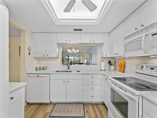 9330 CLUBSIDE CIRCLE 3207, Sarasota, FL 34238