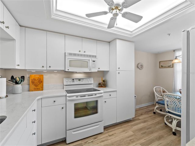 9330 CLUBSIDE CIRCLE 3207, Sarasota, FL 34238