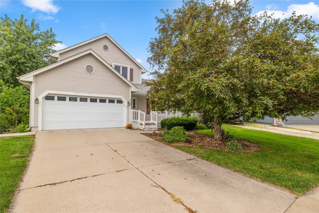 725 11th Street SE, Altoona, IA 50009