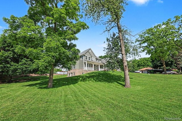 1660 Winthrop Road, Bloomfield Charter Township, MI 48302
