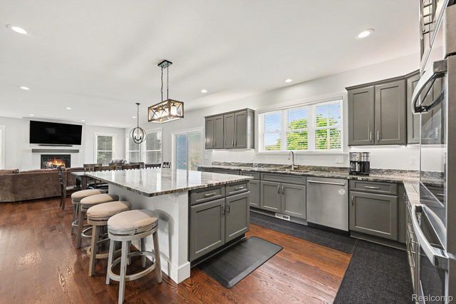 1660 Winthrop Road, Bloomfield Charter Township, MI 48302